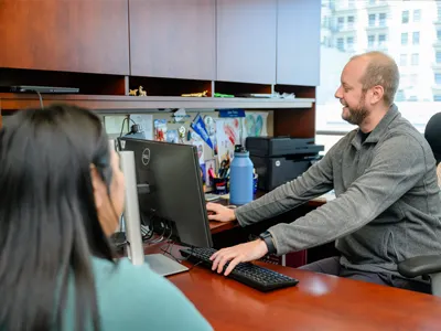 Advisor J. Burton meets with UHD student in office