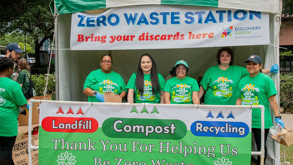 UHD students at a booth promoting Zero Waste