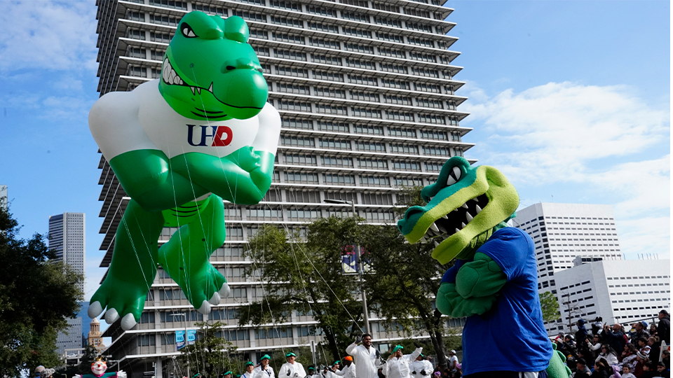 Gator float at the Thanksgiving Parade with Mascot