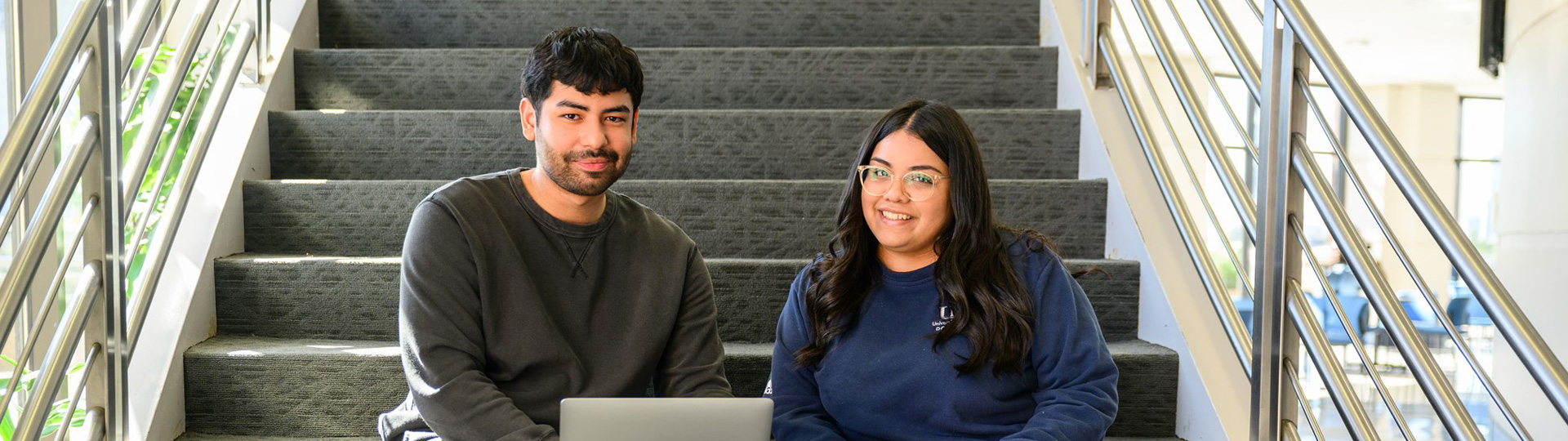 UHD students walking to class