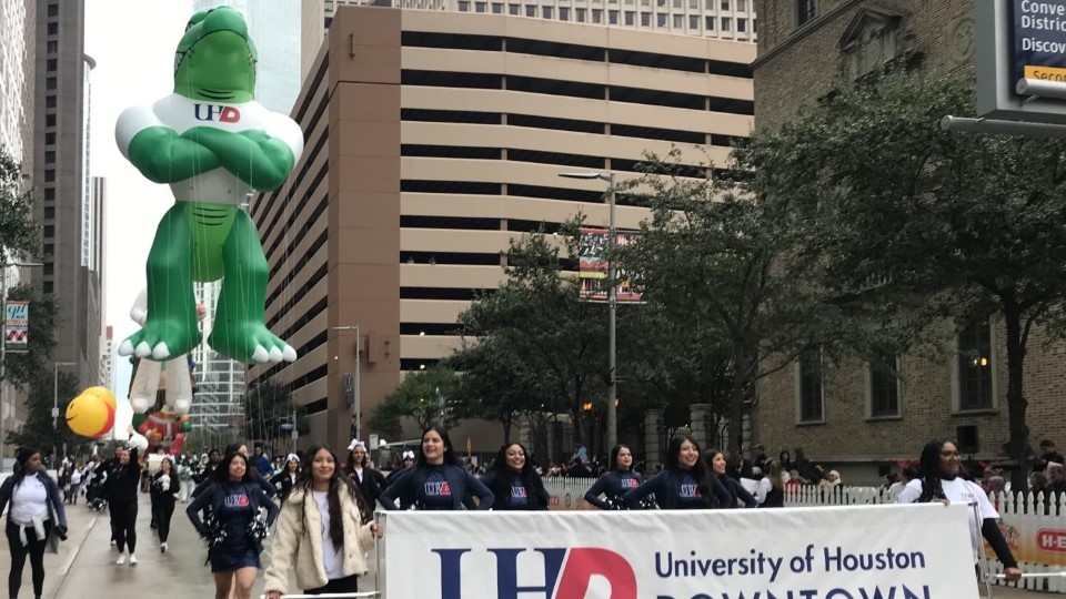Ed-U-Gator at the HEB Thanksgiving Day Parade