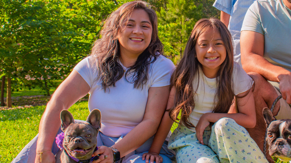 Vanessa Rojas (Left) with her family