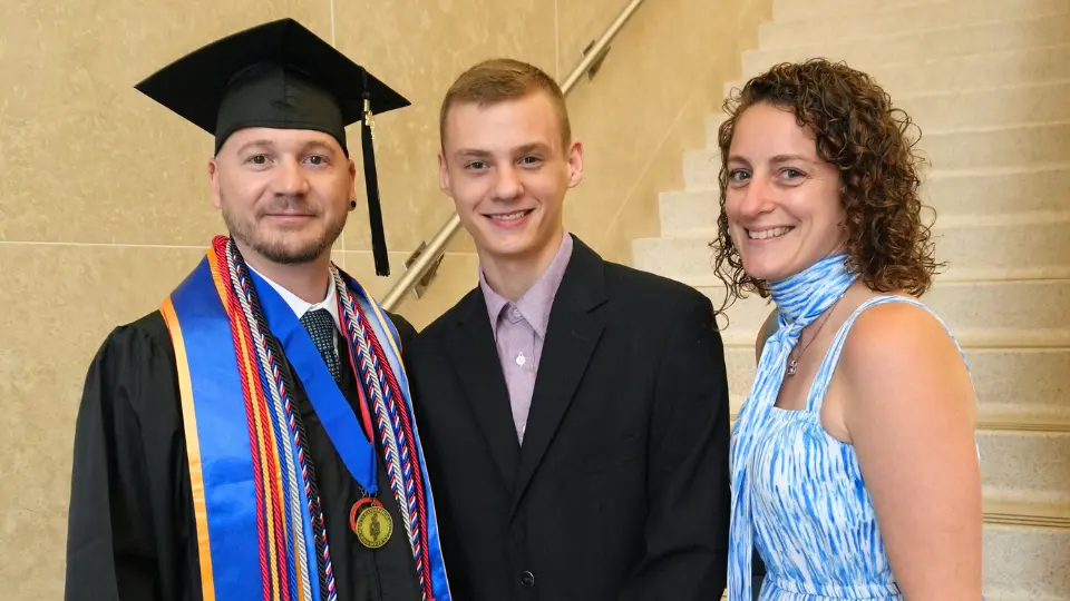 Student Ryan Knauer with family