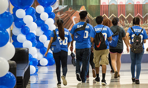 student at sign up table