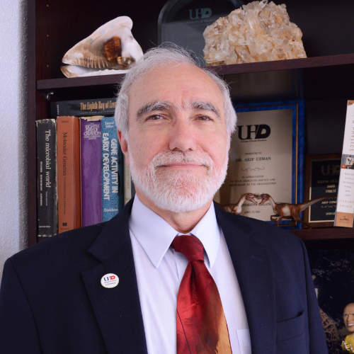 Akif Uzman wears a suit and tie at the College of Sciences and Technology at the University of Houston-Downtown